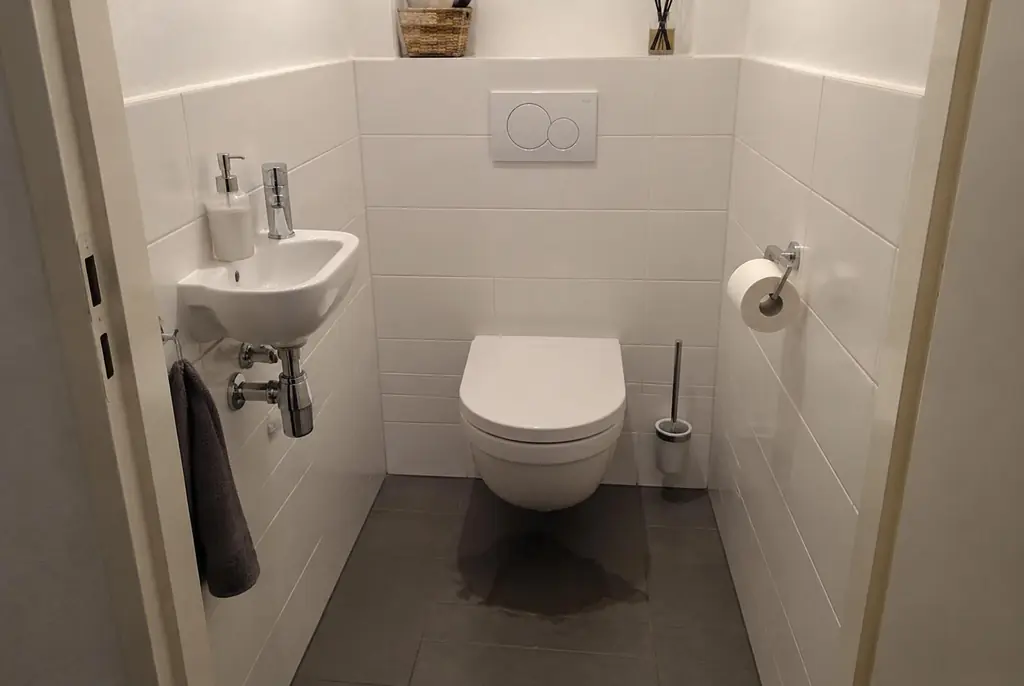 Lekdetectie Nijverdal – natte vloer bij een toilet